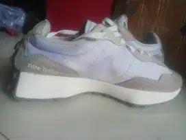 Sepatu New Balance 327 size 42