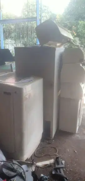 Di cari dan di belli barang bekas seperti elektronik kulkas