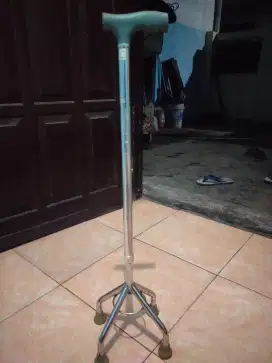 Alat bantu jalan kaki 4