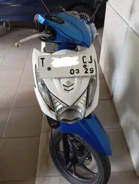 Honda Beat 2015 putih biru starter halus