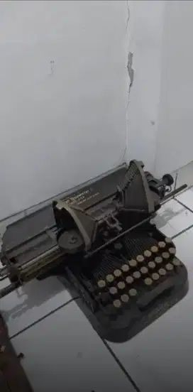 PAJANGAN MESIN TIK OLIVER