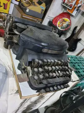 PAJANGAN MESIN TIK LAWAS JADUL