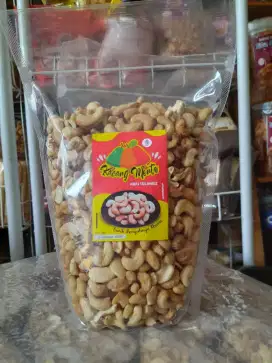 Cemilan kacang mente