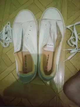 Jula sepatu putih size 43