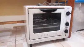 Oven listrik merk Maspion.