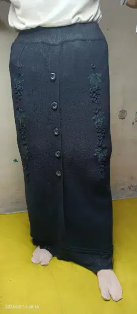Rok wol hitam span