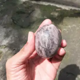 Batu alam bentuk telur