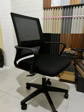 Kursi kantor staf roda