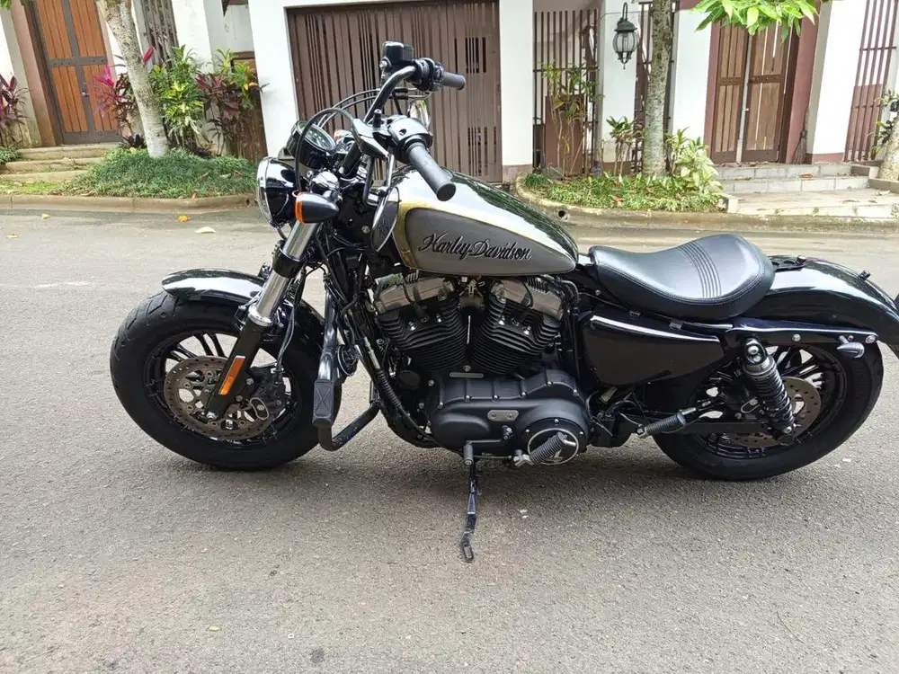 Sportster 48 hitam 2019