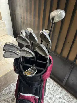 Set stik golf siap turun lapangan