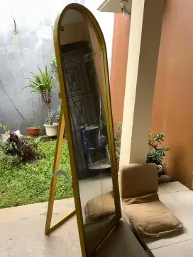 Standing mirror full body