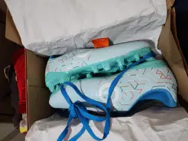 SEPATU BOLA 2 PASANG 250K