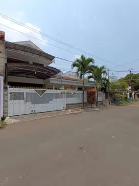 Dijual Rumah 2 Lantai Terawat Daerah Bunga - bunga, Lowokwaru Malang