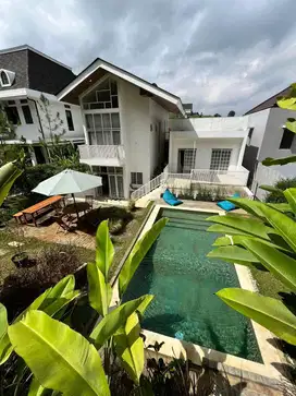 Rumah cantik dengan kolam renang Dago Pakar kota bandung