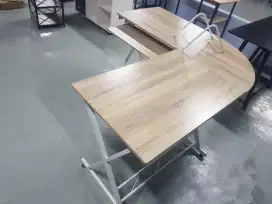 Meja kantor model L