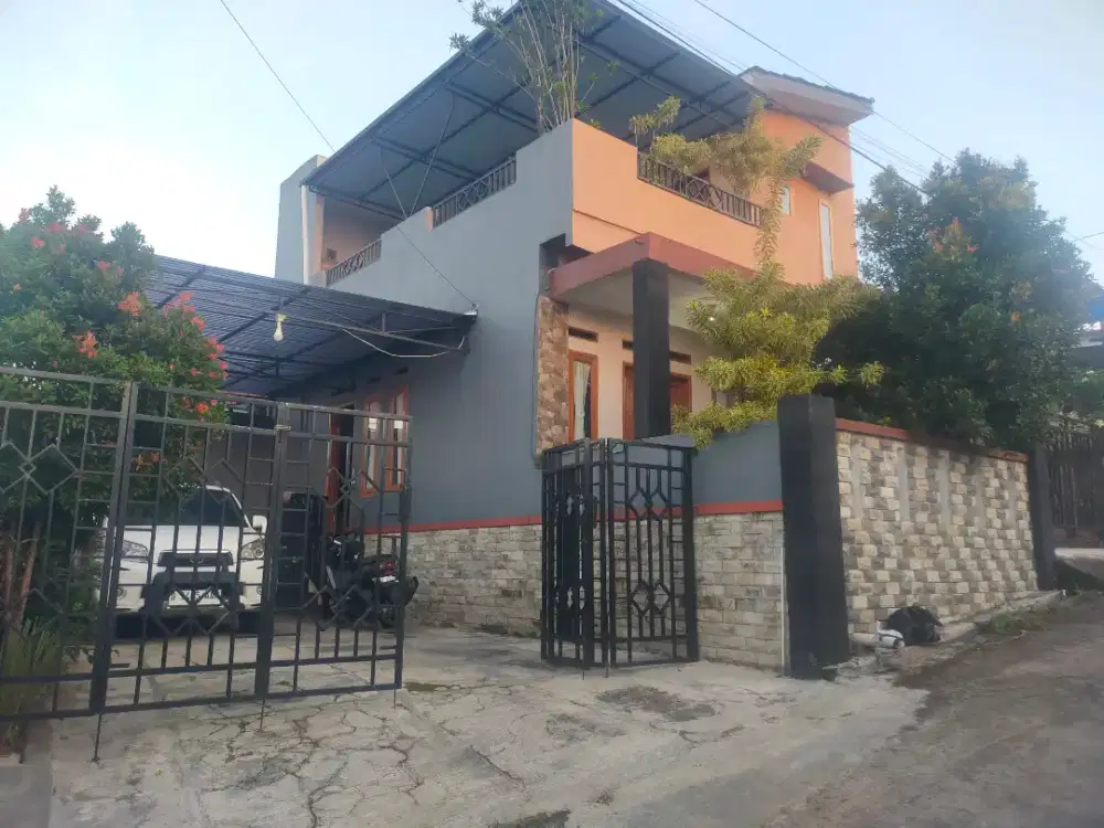 Bismillah dijual sebuah rumah/villa dua lantai