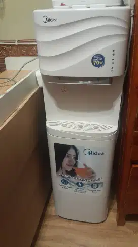 Dispenser Midea 99% mulus seperti baru!! Low Watt