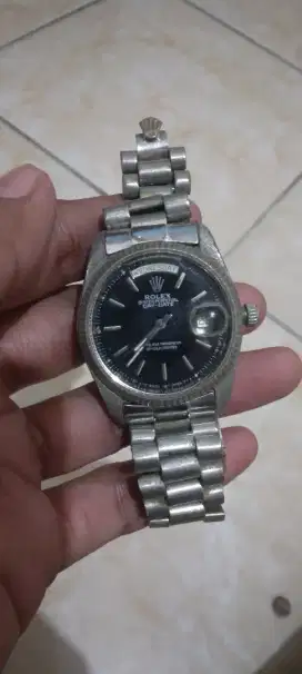 Jam tangan dilepas borongan