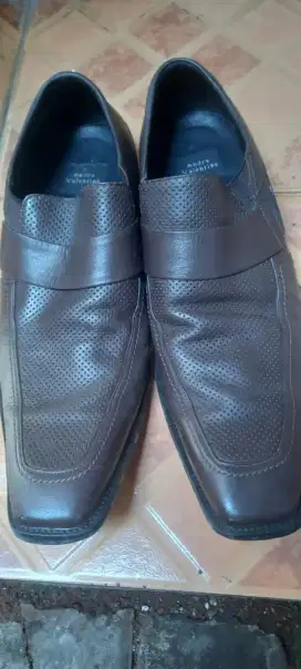 Sepatu Pria Andre Valentino Seken