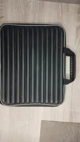 Tas Laptop empuk &;ringan