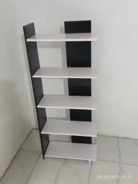 Rak buku minimalis