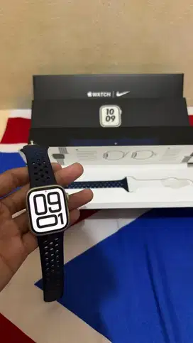 APPLE WATCH SERIES 7 (41 MM)