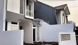dijual rumah selangkah ke st jatinegara,2lt caport mobil bebas banjir