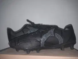 Jual sepatu futsal dan sepak bola second
