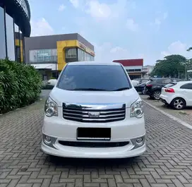 Toyota Nav 1 V limited 2014 AT