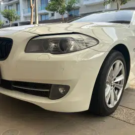 BMW 520i white 2013 interior luxury
