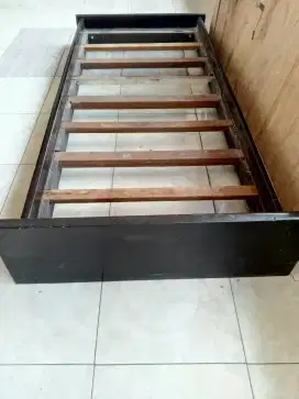 Ranjang  Dipan Kayu Jati