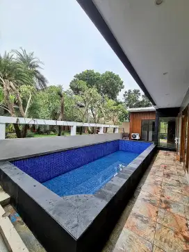 Rumah hook cluster elit Sektor 9 Bintaro Jaya ada swimming pool