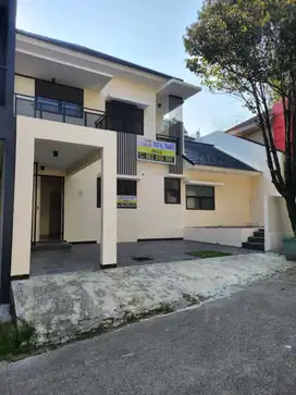 dijual rumah di cluster equator Sentul city (SSR55)