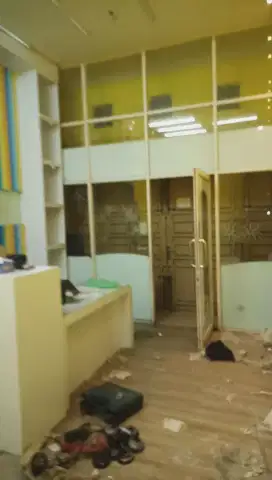 Pintu sekat partisi kaca