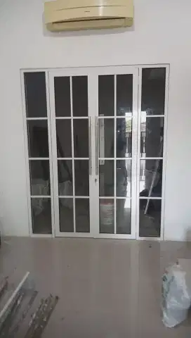 Pintu sekat partisi kaca