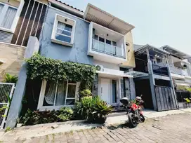 Rumah Cantik 2 Lt Garasi Panjang Di Cluster