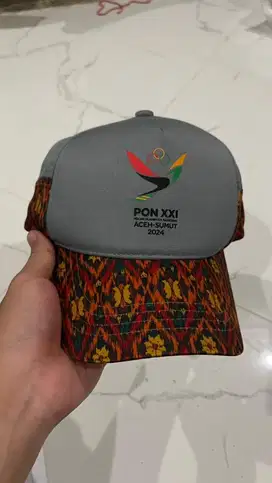 Topi abu abu Pon
