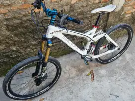 Sepeda mtb rakit