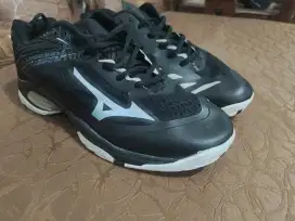 Sepatu Mizuno black size 45