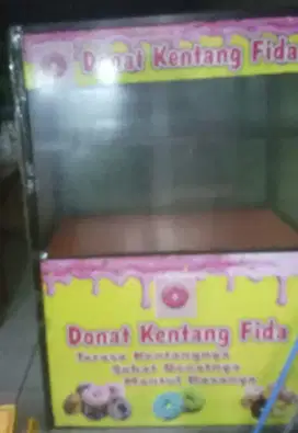 ETALASE DONAT KACA