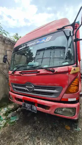 Hino FL260JW wingbox 2013