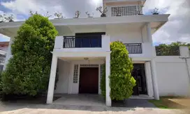 Rumah Bagus Halaman Luas di Denpasar Barat