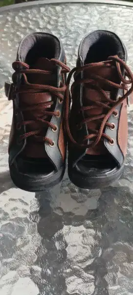 Di jual sepatu anak untuk therapy berjalan