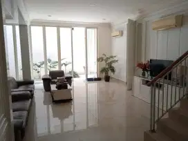 Rumah Bagus Pakuwon Indah The Mansion Surabaya
