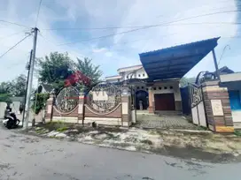 DIJUAL Rumah Luas Strategis Dekat SDIT Ada Gudang Juga Area Jombang