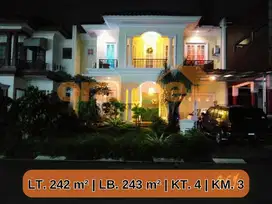 RUMAH BESAR DI LEGENDA WISATA CIBUBUR