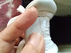 Sepatu Adidas no 43 1/2