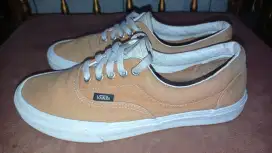 Sepatu Vans Era Unisex Size 42 (Bonus Kaus Kaki + Topi)