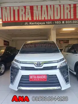 TOYOTA VOXY 2.0 AT 2021