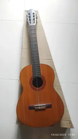 Gitar YAMAHA C-330